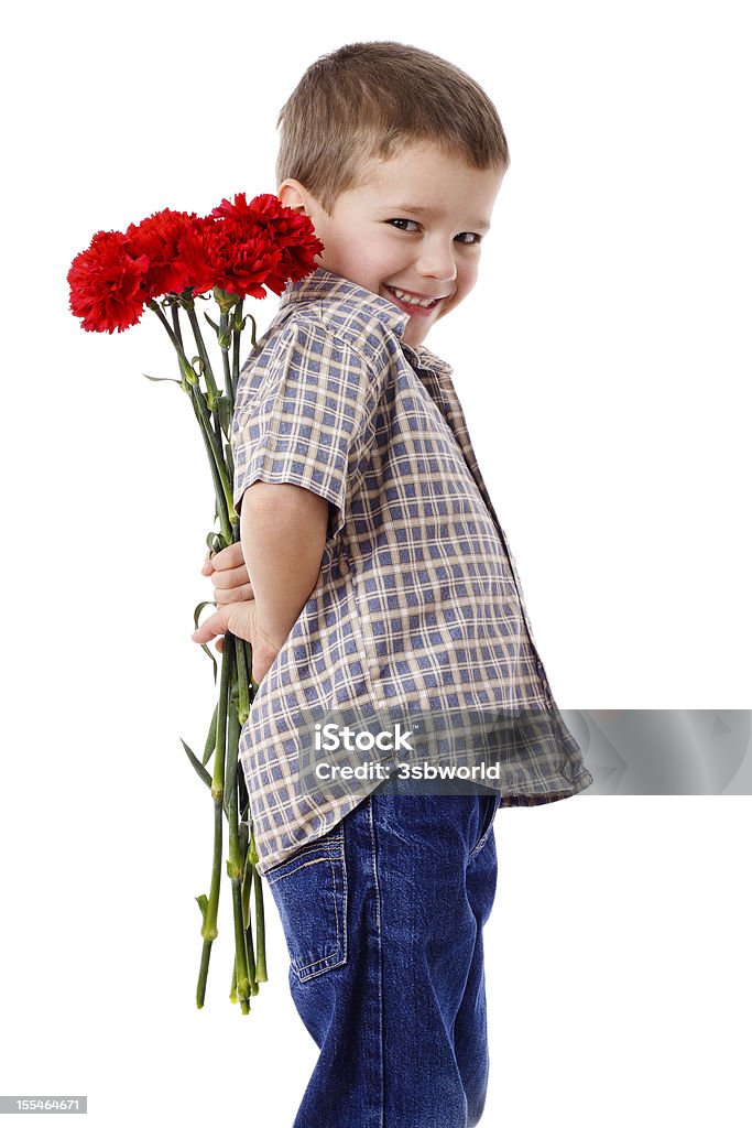 Ragazzo sorridente nascondere un bouquet - Foto stock royalty-free di Bambino