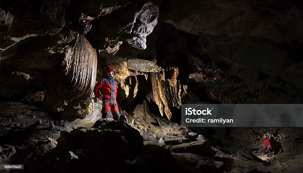 In una cantina. - Foto stock royalty-free di Esplorazione speleologica