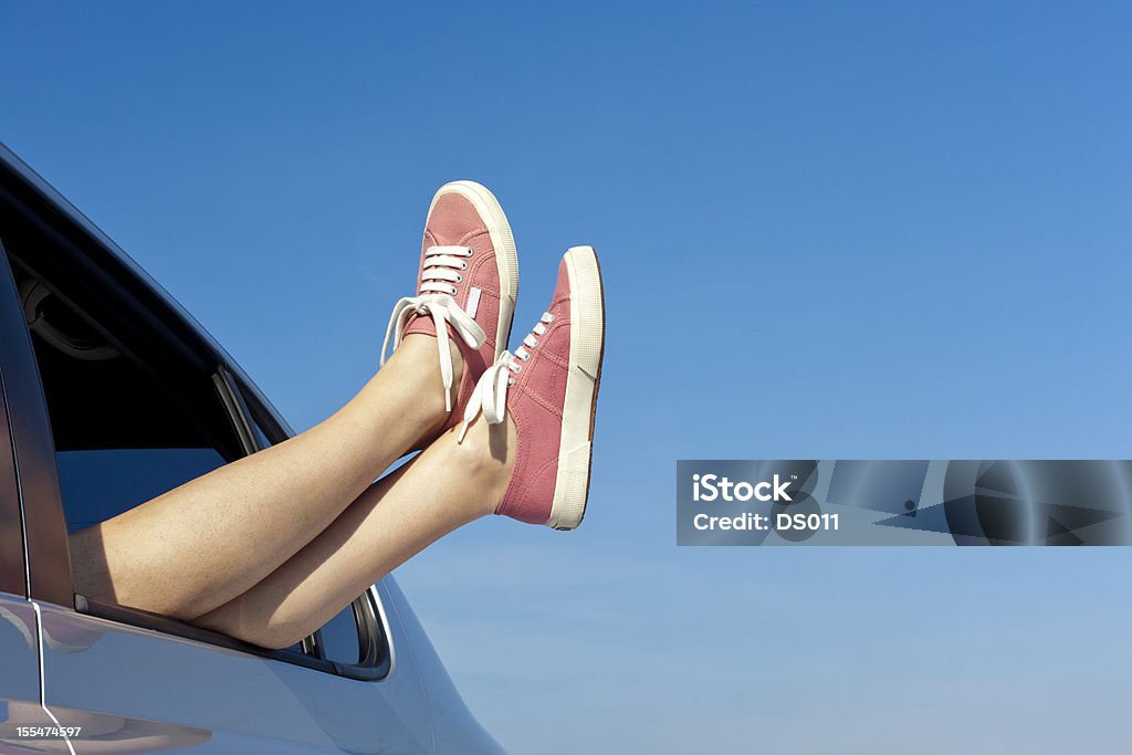 Mulher relaxando em seu carro - Foto de stock de Carro royalty-free