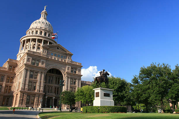 istock The Texas State Capitol Building against blue sky 155487122