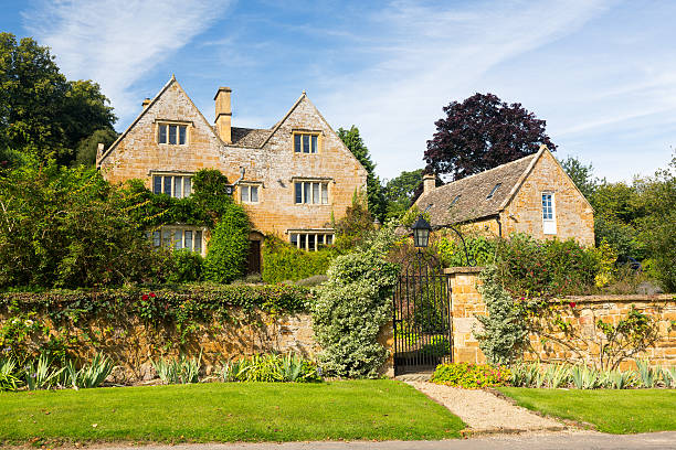 istock Old cotswold stone house in Ilmington 155491091