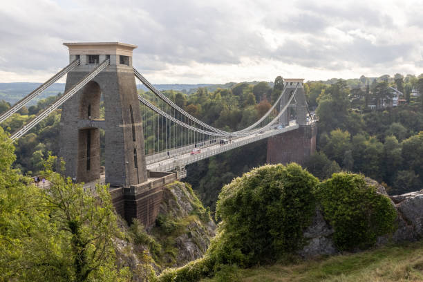 clifton ponte pênsil avon em monocromático - bristol england bridge clifton suspension bridge suspension bridge - fotografias e filmes do acervo