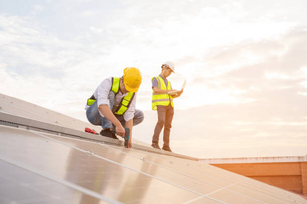 istock Engineering team working on checking and maintenance in solar power plant. 1555008990