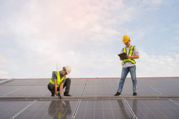 istock Engineering team working on checking and maintenance in solar power plant. 1555010032