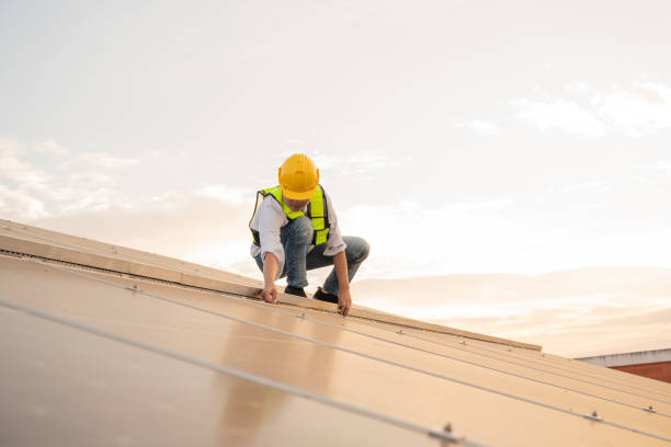 istock Engineering team working on checking and maintenance in solar power plant. 1555033336