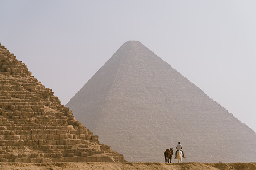 Travel at the great Pyramids of Giza