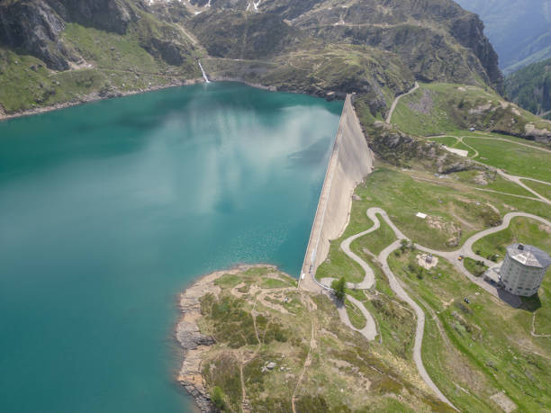 istock Aerial drone view: Concrete dam in the Swiss Alps 1555164762