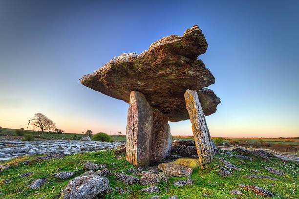 Ancient Polnabrone Dolmen in Ireland 5 000 years old Polnabrone Dolmen in Burren, Co. Clare - Ireland the burren photos stock pictures, royalty-free photos & images