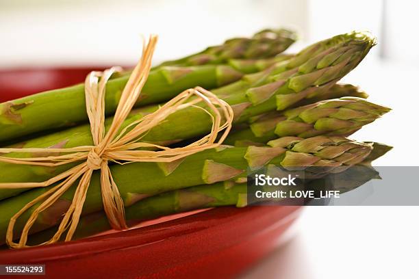 Foto de Aspargos e mais fotos de stock de Aspargo - Aspargo, Comida, Cru