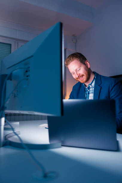 istock Businessman working late in an office 1555342476