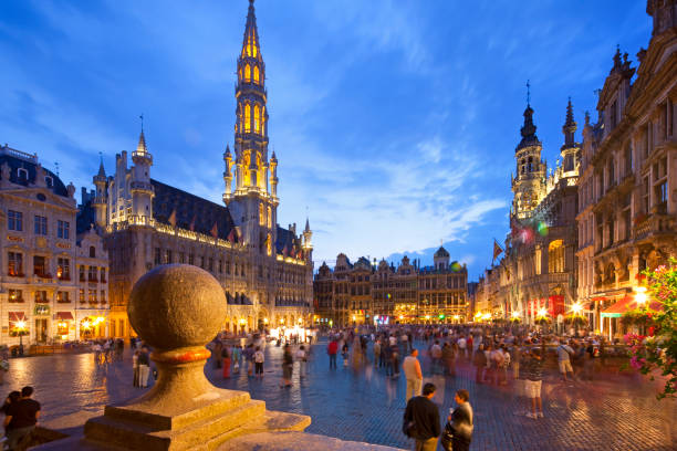 Central Town Square in Brussels, Belgium Central town square (Grand Place, Grote Markt), Brussels' central square with the gothic city hall at night houses in brussels stock pictures, royalty-free photos & images
