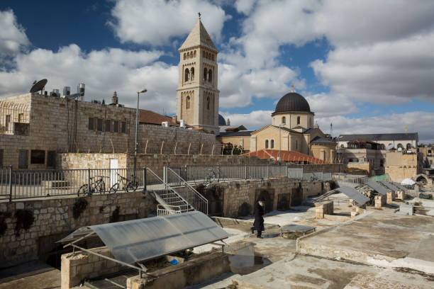 techos de la ciudad vieja de jerusalén - lutheran church of the redeemer fotografías e imágenes de stock