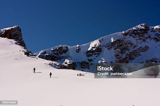 Сзади Страна Лыжников На Хребет Tetons — стоковые фотографии и другие картинки Telemark Skiing - Telemark Skiing, Катание на лыжах бэккантри, Хребет Титон