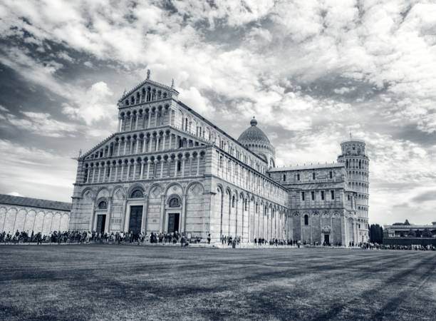 istock Calm evening at Pisa touristic center 1555436978