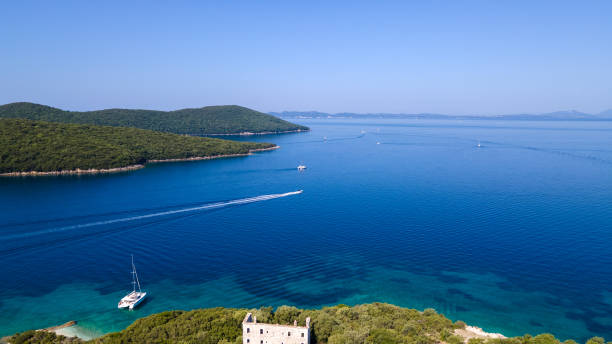 aerial view of a speedboat. with beautiful landscape. - wake jet boat water water sport imagens e fotografias de stock