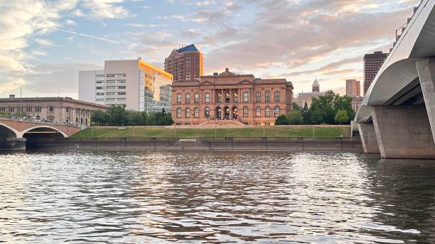 istock Beautiful Downtown Des Moines 1555510235