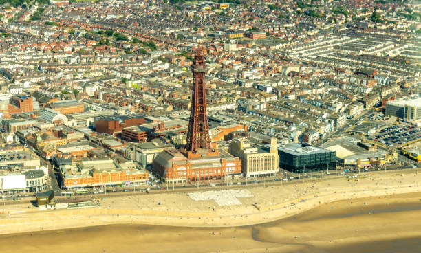 torre de praia do prazer de blackpool - rollercoaster blackpool england pleasure beach - fotografias e filmes do acervo