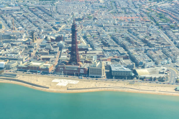 torre de praia do prazer de blackpool - rollercoaster blackpool england pleasure beach - fotografias e filmes do acervo