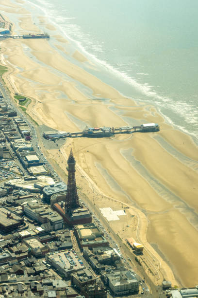 torre de praia do prazer de blackpool - rollercoaster blackpool england pleasure beach - fotografias e filmes do acervo