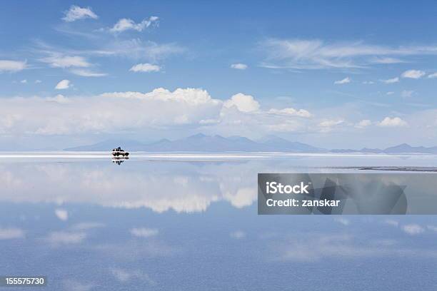 Foto de Salar De Uyuni e mais fotos de stock de Céu - Fenômeno natural - Céu - Fenômeno natural, Salar de Uyuni, Reflexo - Efeito de luz