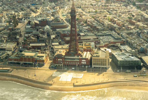 torre de praia do prazer de blackpool - rollercoaster blackpool england pleasure beach - fotografias e filmes do acervo