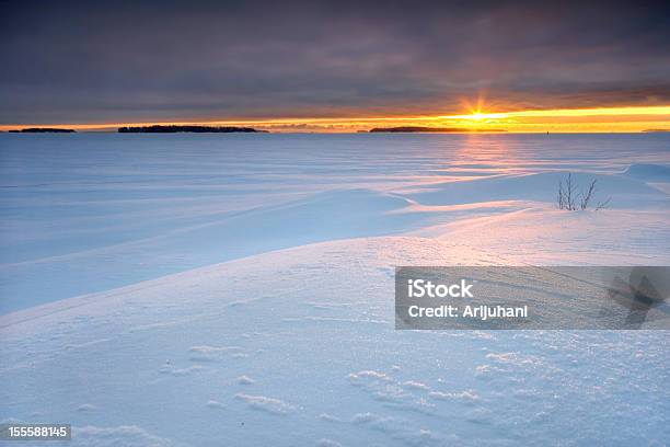 Nublado Sunrise Foto de stock y más banco de imágenes de Finlandia - Finlandia, Helado - Condición, Invierno