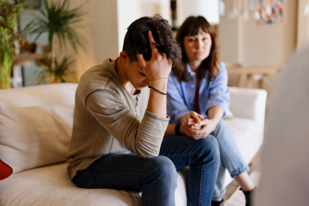 Mother and son doing a psychotherapy Teenager getting an advice from a psychotherapist worried mom with kids stock pictures, royalty-free photos & images