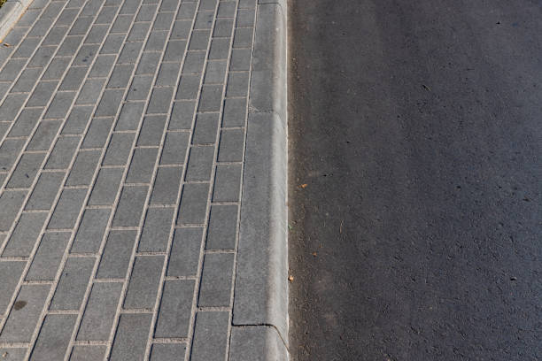 istock Details of an asphalt highway 1555922868