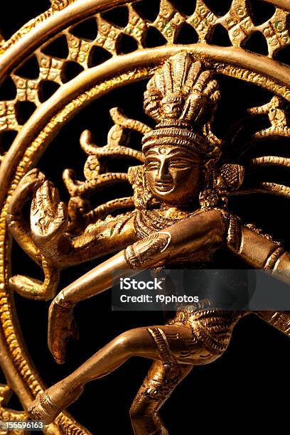 Foto de Estátua Do Deus Hindu Indiano Shiva Nataraja e mais fotos de stock de Shiva - Shiva, Arte, Arte e Artesanato - Assunto