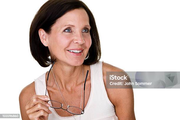 Mulher Madura Olhando Para Fora - Fotografias de stock e mais imagens de Contemplação - Contemplação, Fotografia de Estúdio, Fundo Branco