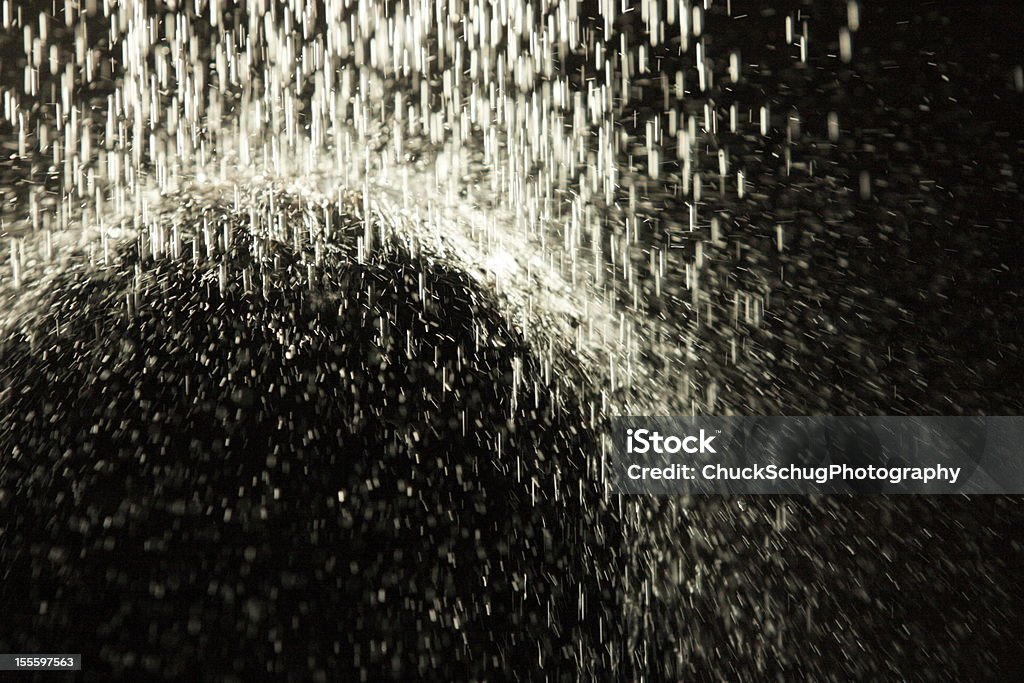 Безрукавка Droplet абстрактный силуэт с душем - Стоковые фото Дождь роялти-фри
