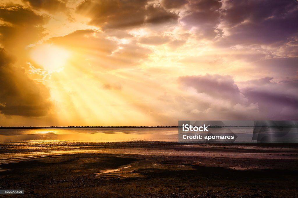 Mystical raios de sol da manhã céu nublado - Royalty-free Raio de Sol Foto de stock