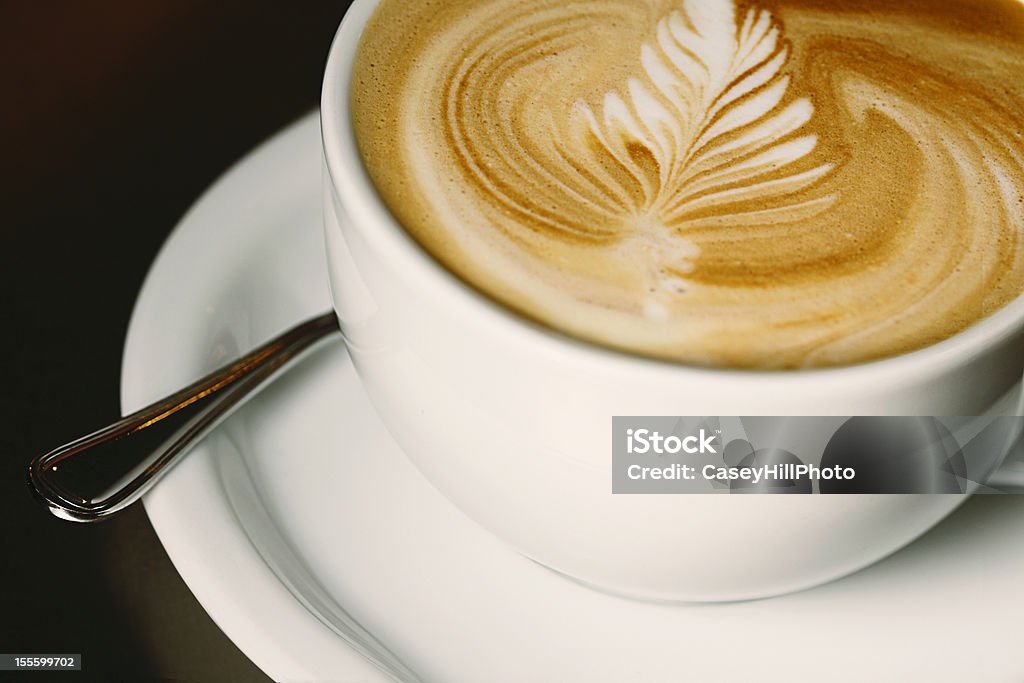 Латте с Rosette - Стоковые фото Рисунки на кофейной пенке роялти-фри