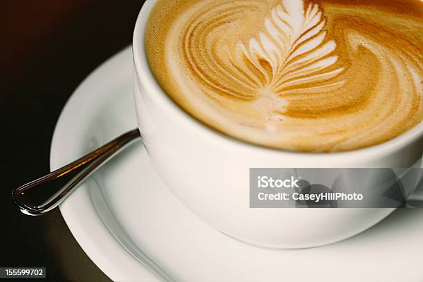 Латте С Rosette — стоковые фотографии и другие картинки Рисунки на кофейной пенке - Рисунки на кофейной пенке, Элегантность, Без людей
