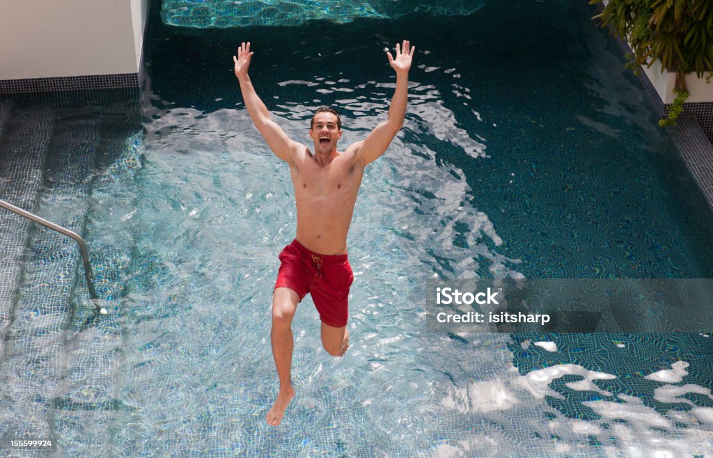 Salto en piscina - Foto de stock de 20-24 años libre de derechos