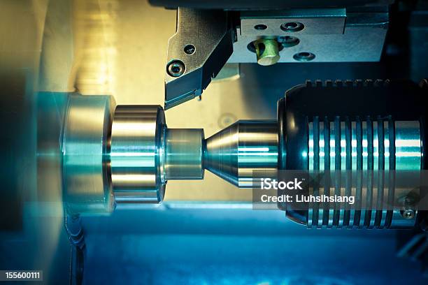 Cnc Drehmaschine Verarbeitung Stockfoto und mehr Bilder von Drehmaschine - Drehmaschine, Maschinenteil - Ausrüstung und Geräte, CNC-Maschine