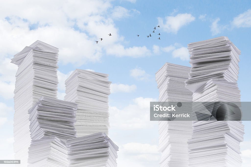 Paperland-viel Papier-Gebirge - Lizenzfrei Berg Stock-Foto