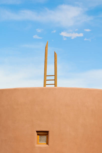 istock Santa Fe Adobe Stucco Kiva Structure with Ladder 155600722