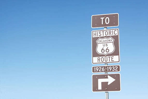 route 66 schild-oklahoma - oklahoma sign road sign sky stock-fotos und bilder