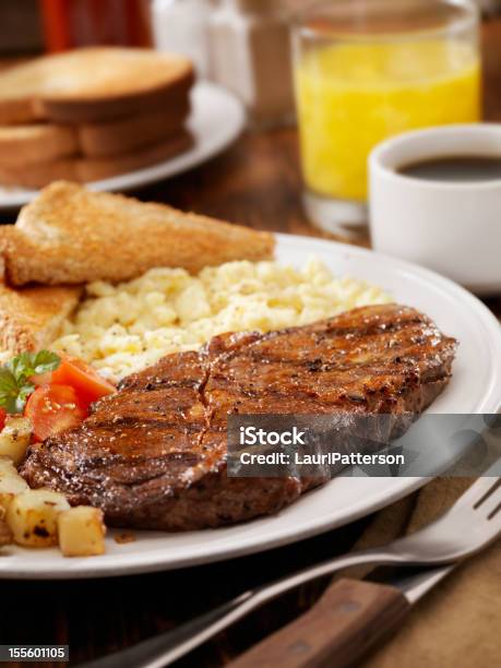 Empada De Carne E Ovos - Fotografias de stock e mais imagens de Acompanhamento - Acompanhamento, Arestas de Batata, Batatas Preparadas