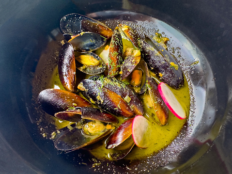 A serving of moules mariniere