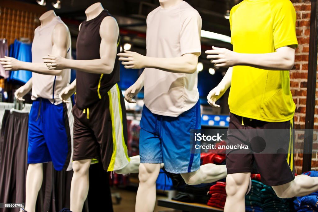 S Mannequin en tienda de moda - Foto de stock de Ropa de deporte libre de derechos