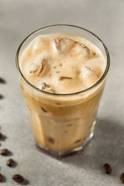 cold shake oatmilk latte - milk shake coffee latté cold zdjęcia i obrazy z banku zdjęć
