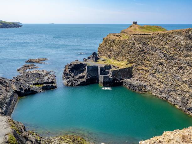 istock Abereiddy blue lagoon, Wales 1556047908