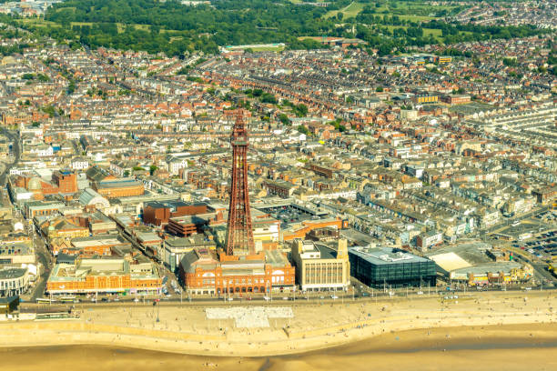 блэкпул плеже бич тауэр - rollercoaster blackpool england pleasure beach стоковые фото и изображения