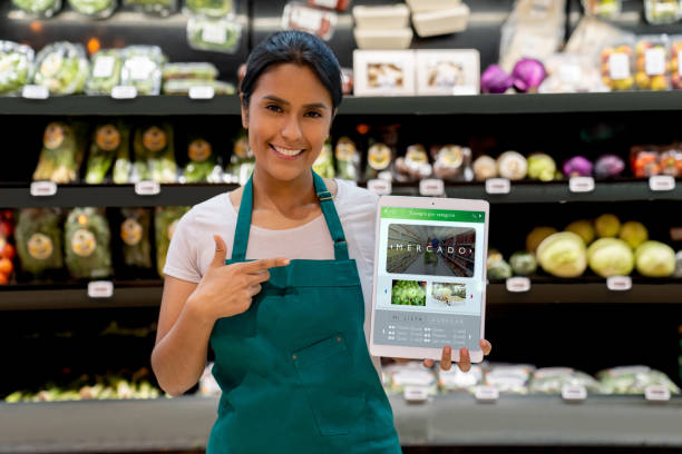 istock Retail clerk showing a mobile app for online shopping 1556146213