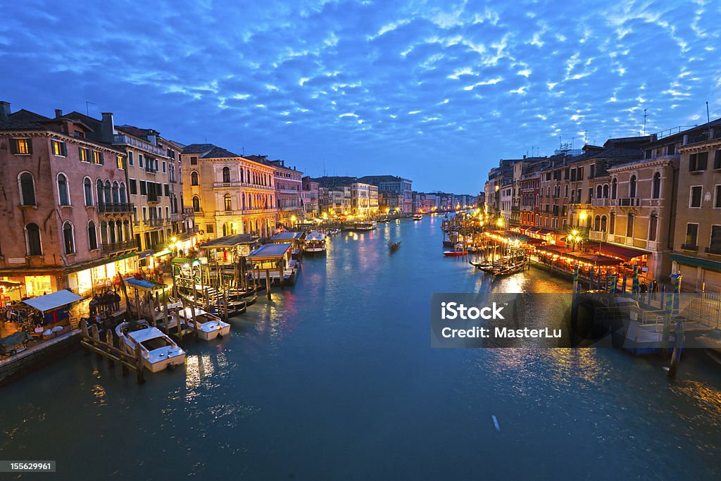 Veneza, vista da ponte de Rialto. - Foto de stock de Veneza - Itália royalty-free