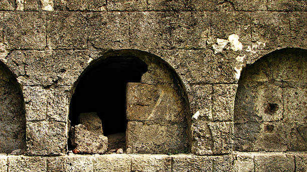 istock Old Open Stone Burial Tomb 155635569