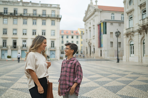 Mother and son in the streets of Lisbon