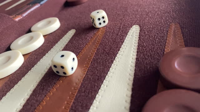Loser backgammon dice